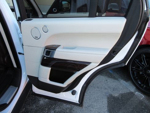 Used 2017 Land Rover Range Rover Supercharged image 32