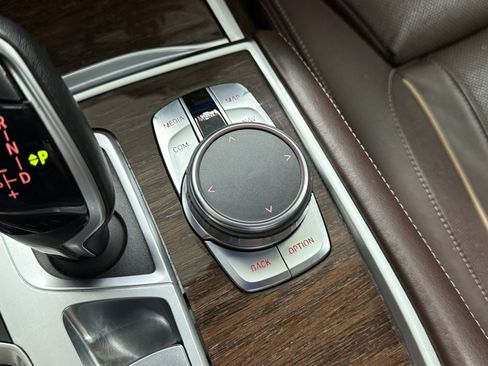 Used 2020 BMW 750i xDrive image 23