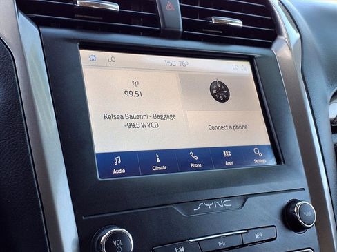 Used 2020 Ford Fusion SE image 10