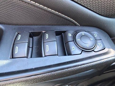 Used 2023 Chevrolet Traverse Premier FWD image 8