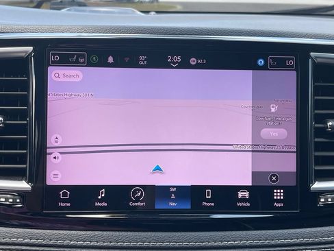 Used 2022 Chrysler Pacifica Limited w/ Uconnect Theater Family Group FWD image 4