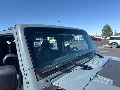 Used 2015 Jeep Wrangler Unlimited Sahara w/ Connectivity Group AWD/4WD image 7