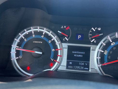 Used 2015 Toyota 4Runner SR5 AWD/4WD image 11