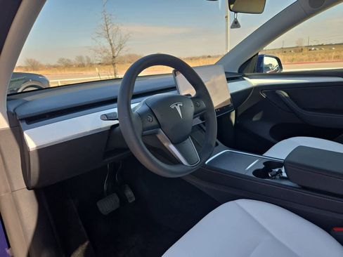 Used 2022 Tesla Model Y Long Range image 2