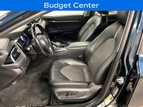 Used 2018 Toyota Camry SE w/ Moonroof Package FWD image 12