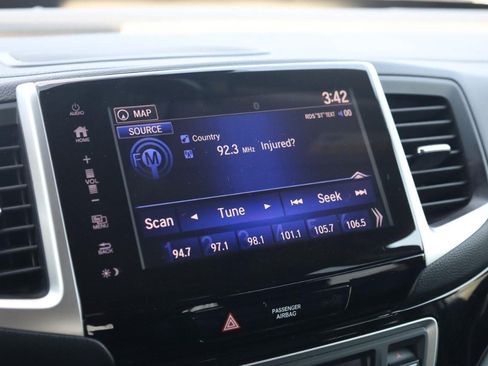 Used 2018 Honda Pilot Touring image 16