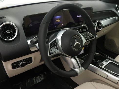 New 2026 Mercedes-Benz GLB 250 image 5