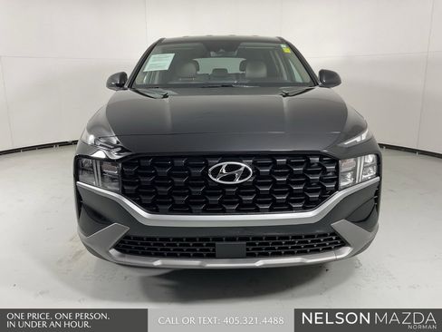 Used 2023 Hyundai Santa Fe SE image 2