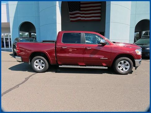 Used 2022 RAM 1500 Laramie AWD/4WD image 2