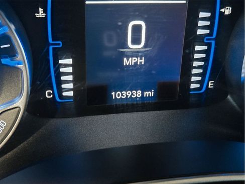 Used 2019 Chrysler Pacifica L FWD image 16