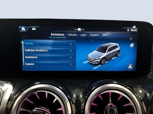 Used 2025 Mercedes-Benz GLB 250 4MATIC image 24