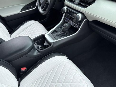 Used 2020 Toyota RAV4 XLE w/ XLE Grade Weather Package FWD image 30