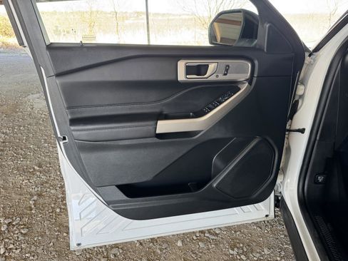 Used 2023 Ford Explorer XLT w/ Equipment Group 202A image 21