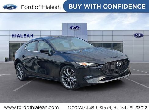 Used 2020 MAZDA MAZDA3 Hatchback w/ Preferred Package FWD image 1