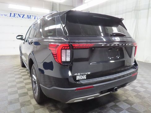 Used 2025 Ford Explorer Active w/ Active Comfort Package image 5