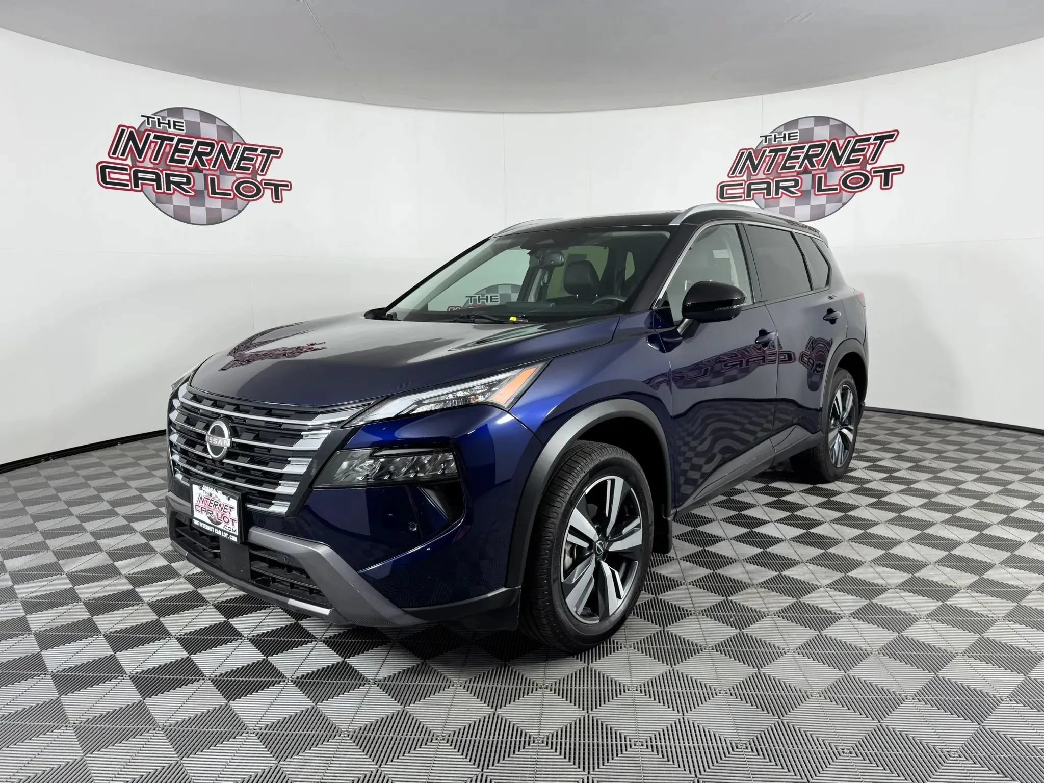 Used 2024 Nissan Rogue SL w/ SL Premium Package FWD image 3