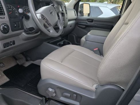 Used 2019 Nissan NV 3500 SL RWD image 21