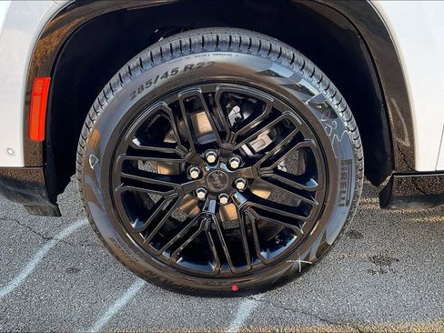 New 2026 Jeep Grand Wagoneer Limited image 12