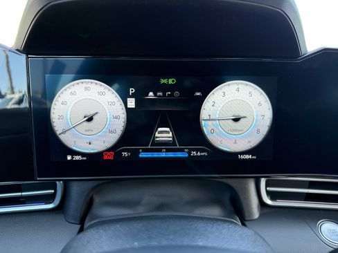 Used 2024 Hyundai Elantra SEL FWD image 11