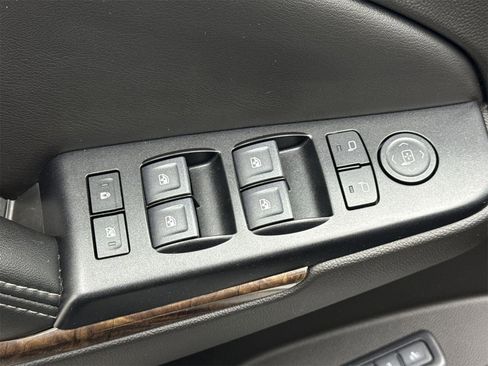 Used 2018 Chevrolet Tahoe LT image 17