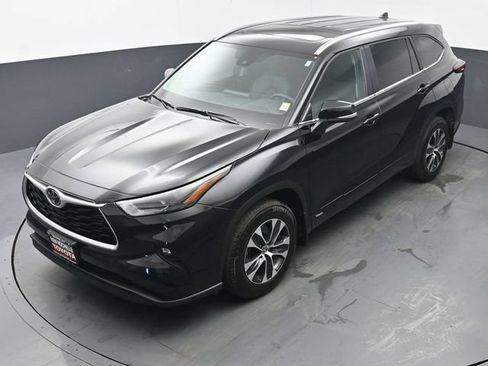 Certified 2026 Toyota Highlander XLE w/ Protection Package #3 (TMS) AWD/4WD image 43