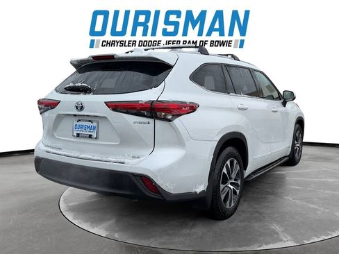 Used 2022 Toyota Highlander XLE image 6