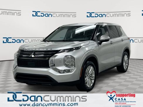 Used 2024 Mitsubishi Outlander ES AWD/4WD image 1