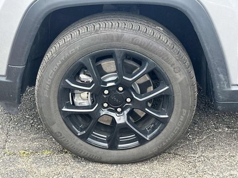 Used 2023 Jeep Compass Latitude AWD/4WD image 9
