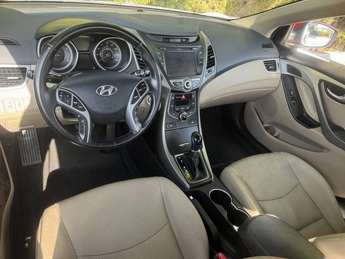 Used 2015 Hyundai Elantra Limited w/ Option Group 05 FWD image 8