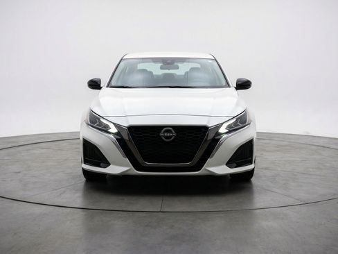 Used 2025 Nissan Altima 2.5 SV image 2