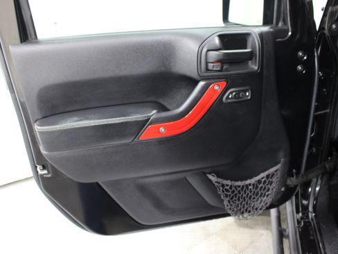 Used 2016 Jeep Wrangler Unlimited Rubicon AWD/4WD image 6