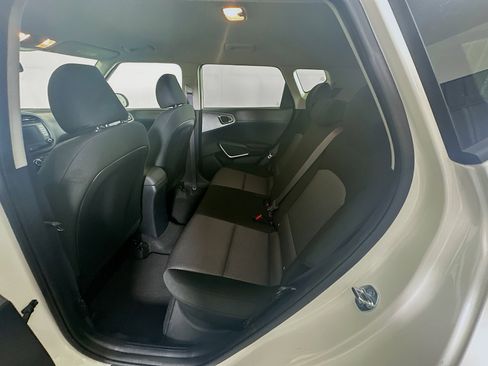 Used 2025 Kia Soul LX w/ LX Technology Package image 28