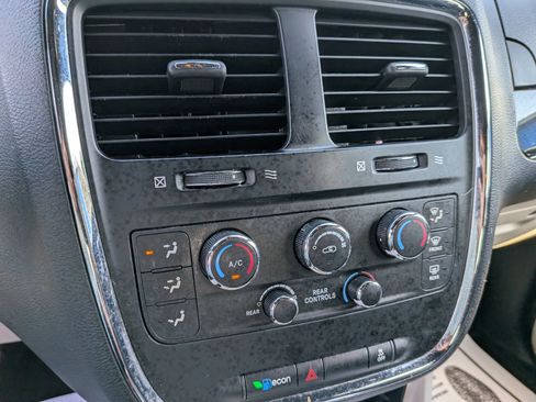 Used 2019 Dodge Grand Caravan SXT FWD image 47
