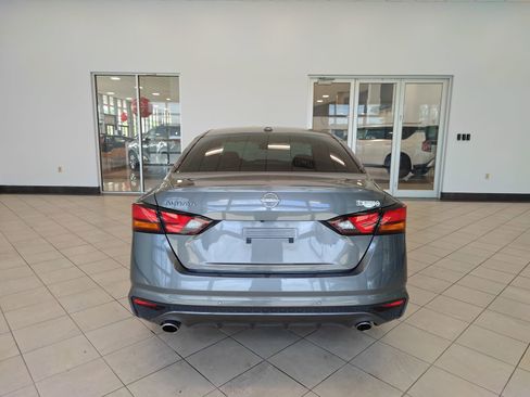 Used 2025 Nissan Altima 2.5 SV w/ SV Premium Package FWD image 4