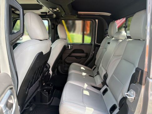 Used 2021 Jeep Gladiator Mojave AWD/4WD image 12