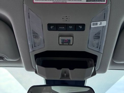 Used 2021 Toyota RAV4 LE AWD/4WD image 41