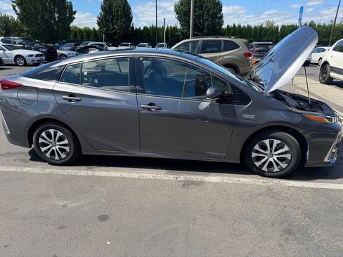 Used 2020 Toyota Prius Prime Limited FWD image 10