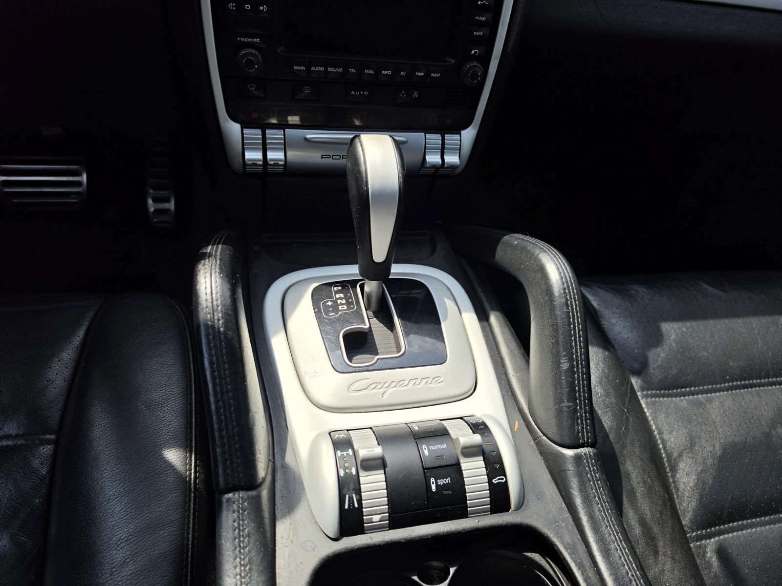 Used 2006 Porsche Cayenne Turbo AWD/4WD image 16