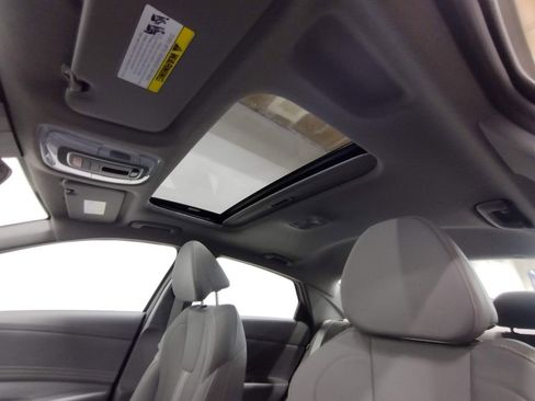Used 2025 Hyundai Elantra SEL FWD image 19