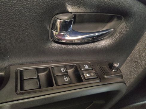 Used 2019 Nissan Titan SV w/ SV Convenience Package RWD image 27