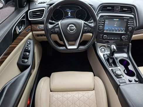 Used 2017 Nissan Maxima Platinum w/ Interior Lighting Package image 11
