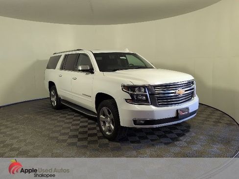 Used 2016 Chevrolet Suburban LTZ image 4