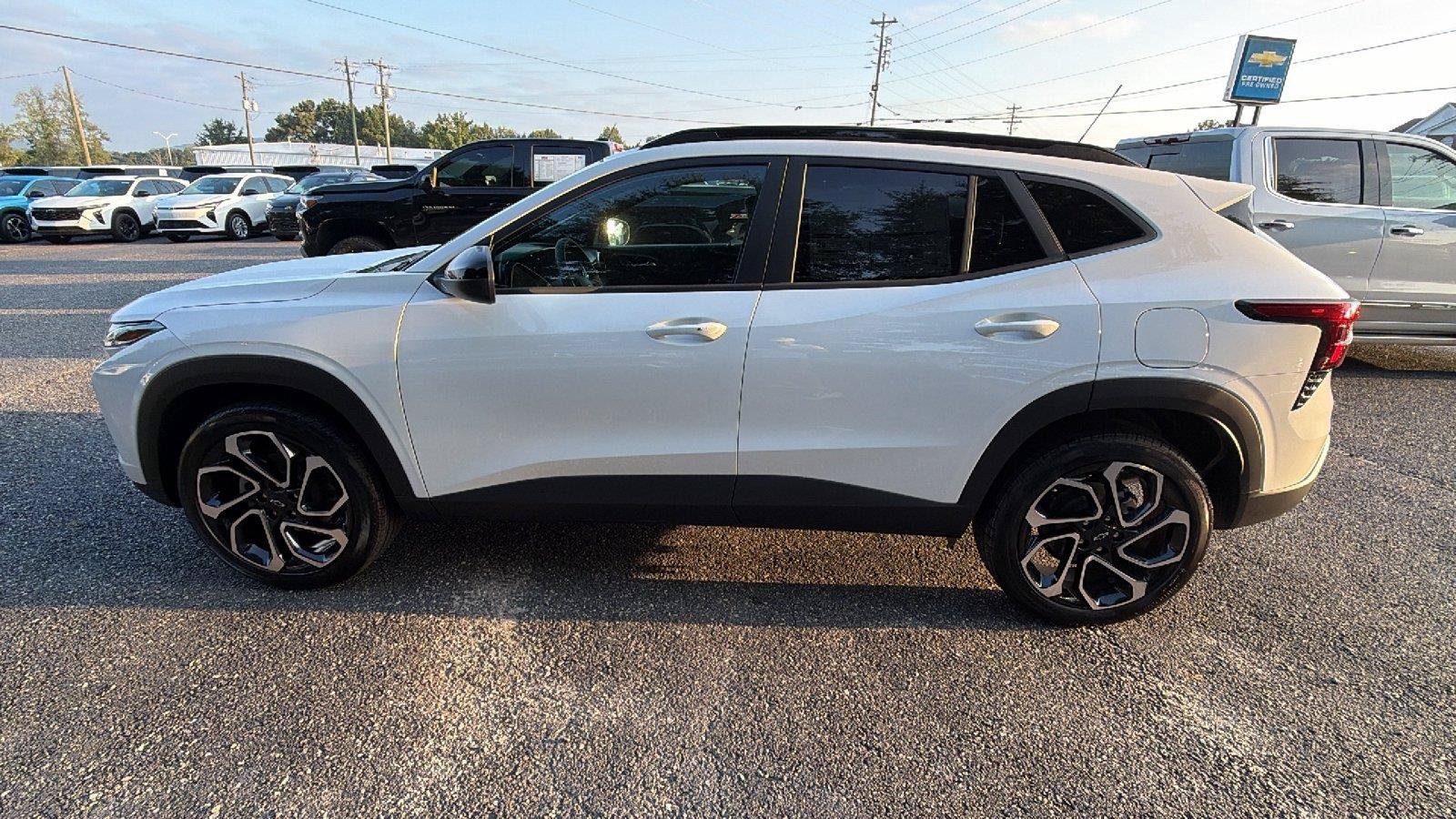 New 2026 Chevrolet Trax RS w/ Sunroof Package FWD image 10