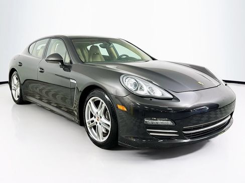 Used 2013 Porsche Panamera RWD image 2