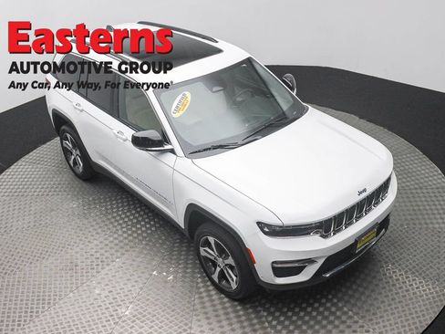 Used 2022 Jeep Grand Cherokee Limited 4xe w/ Luxury Tech Group II AWD/4WD image 3