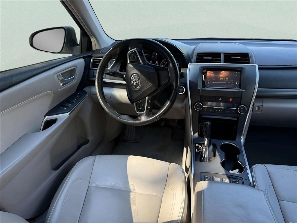 Used 2015 Toyota Camry XLE w/ Moonroof Package FWD image 17