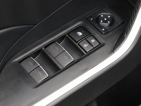 Used 2023 Toyota RAV4 SE image 18