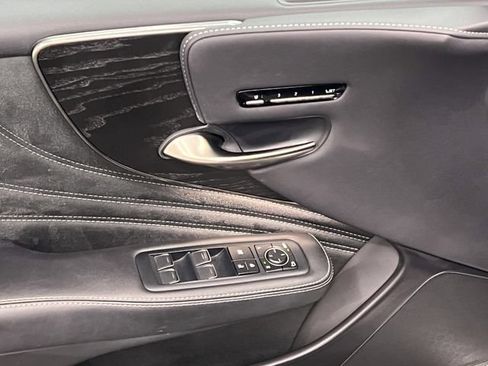 Certified 2022 Lexus LS 500 w/ Accessory Package (Z2) RWD image 10