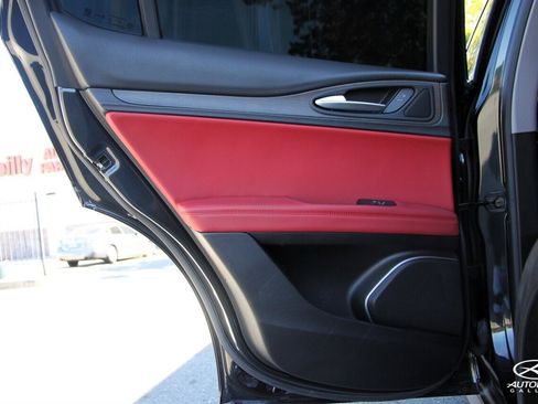 Used 2019 Alfa Romeo Stelvio Ti image 27