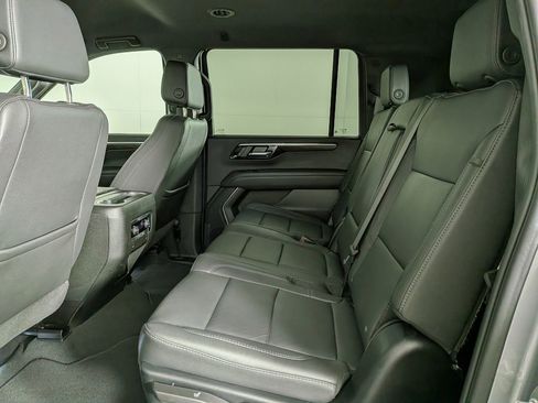 Certified 2025 Chevrolet Suburban Z71 AWD/4WD image 32